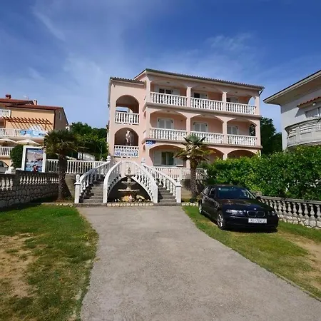 Гостевой дом In With Balcony, Wifi 4620-95 Лопар